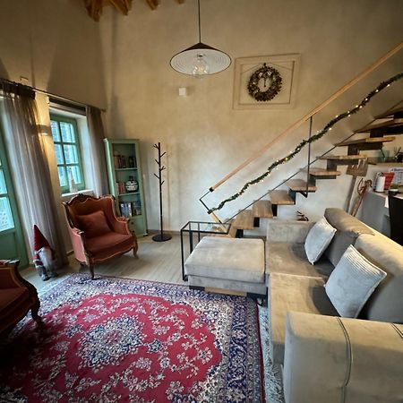 Apartamento Aristi Boutique Stonehouse With Attic Exterior foto