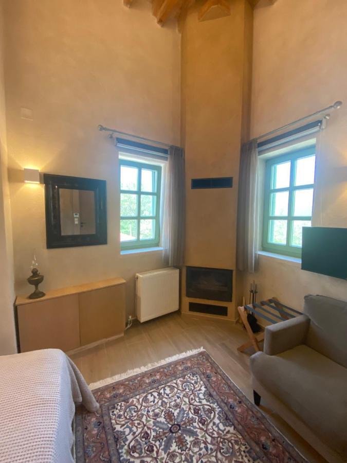 Apartamento Aristi Boutique Stonehouse With Attic Exterior foto