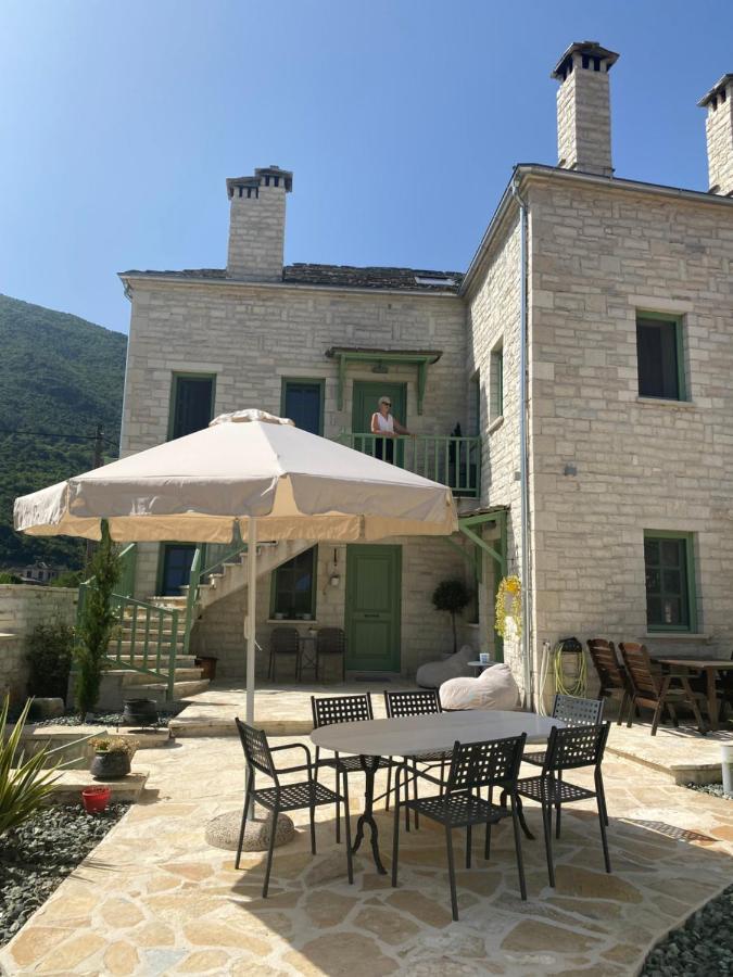 Apartamento Aristi Boutique Stonehouse With Attic Exterior foto