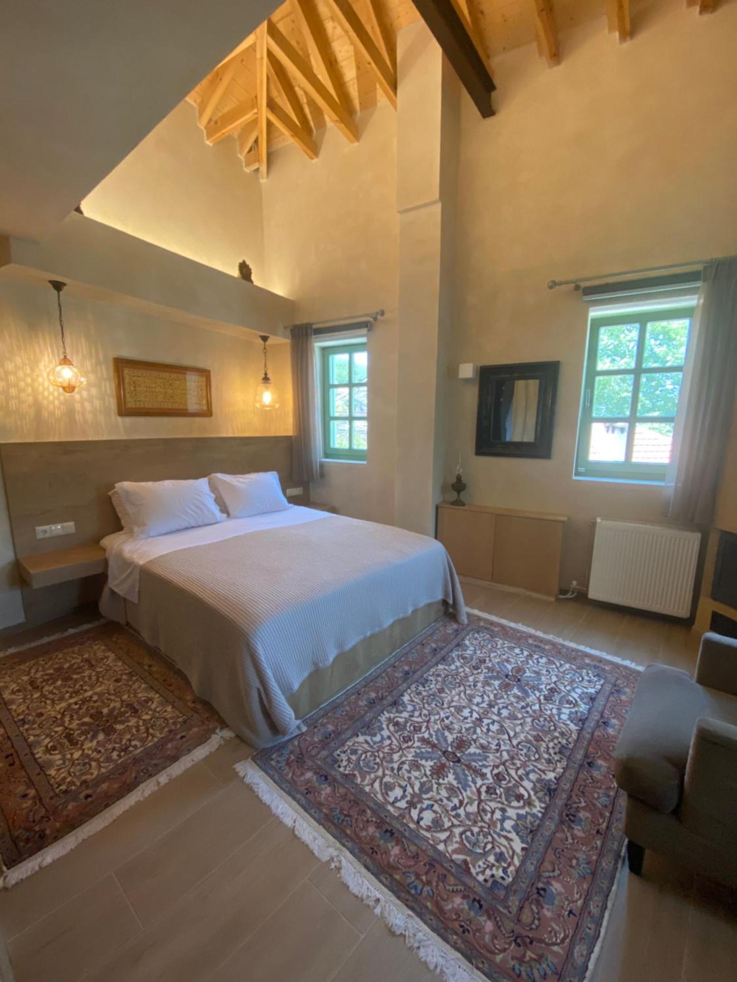 Apartamento Aristi Boutique Stonehouse With Attic Exterior foto