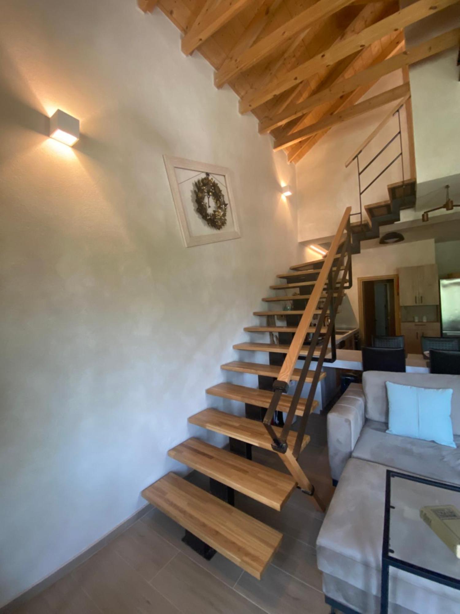 Apartamento Aristi Boutique Stonehouse With Attic Exterior foto