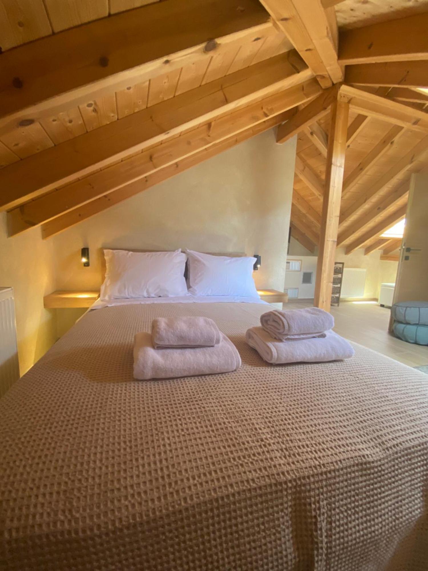 Apartamento Aristi Boutique Stonehouse With Attic Exterior foto