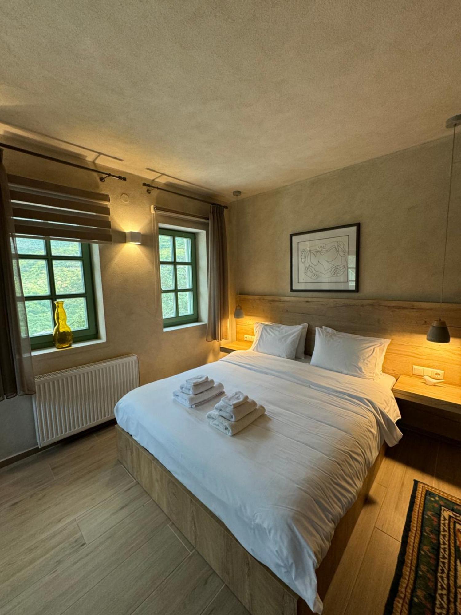 Apartamento Aristi Boutique Stonehouse With Attic Exterior foto