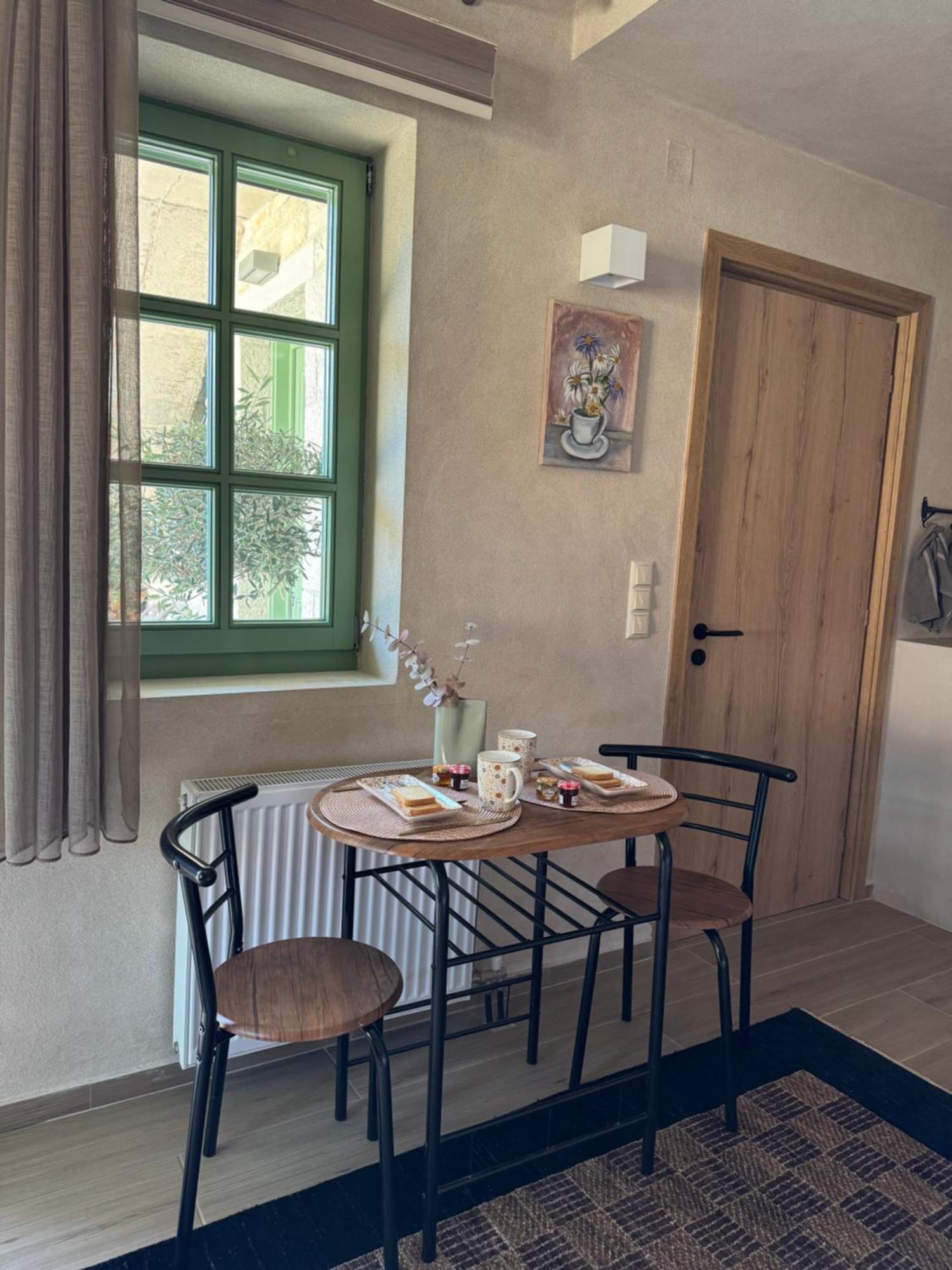 Apartamento Aristi Boutique Stonehouse With Attic Exterior foto