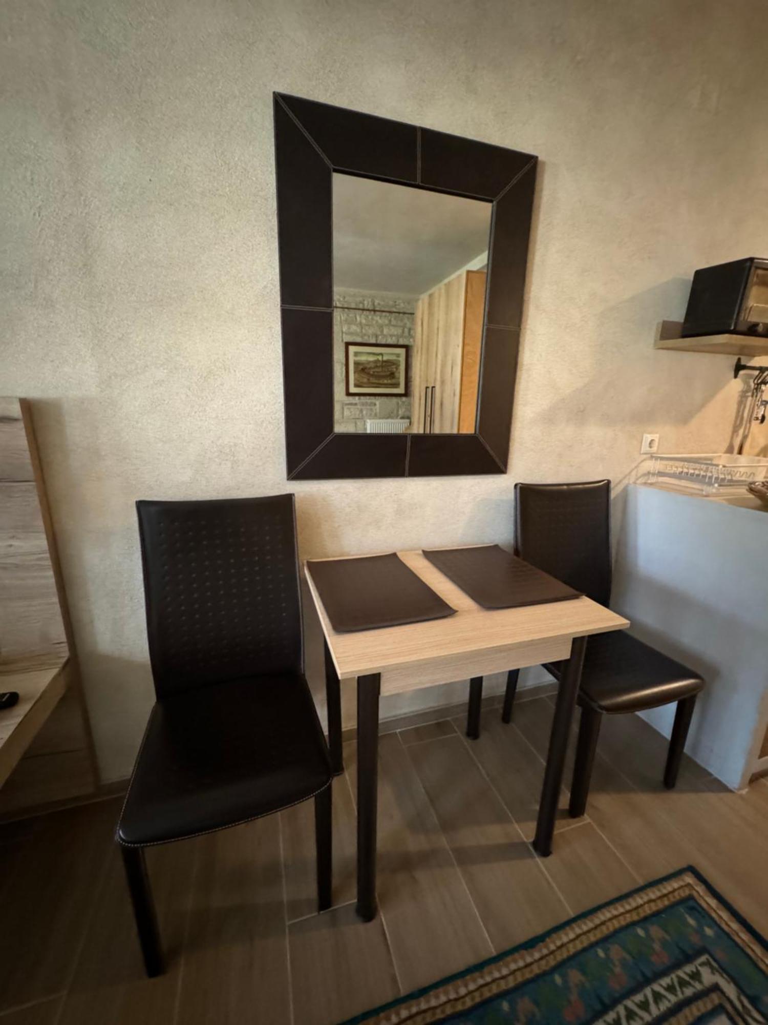Apartamento Aristi Boutique Stonehouse With Attic Exterior foto