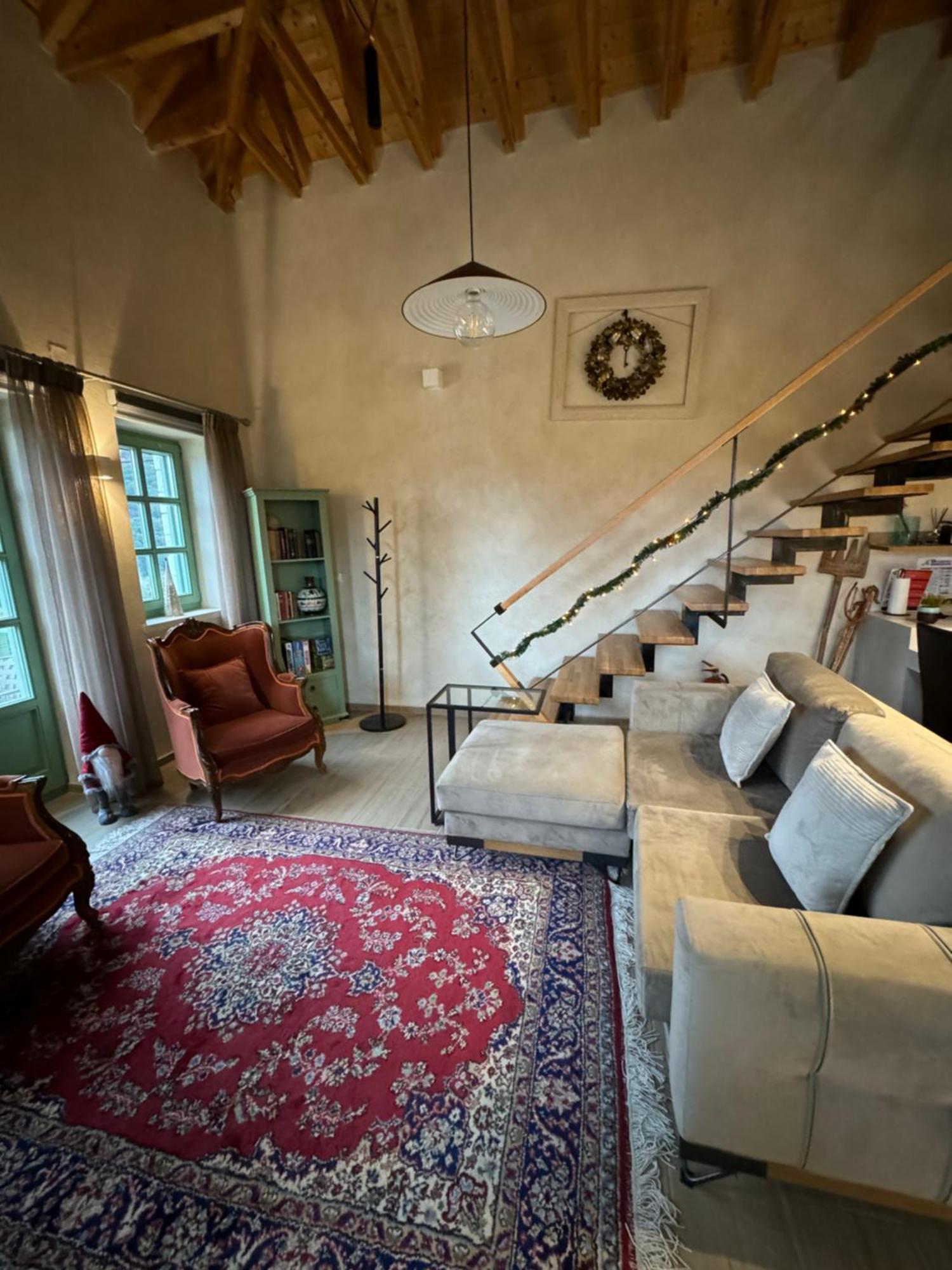 Apartamento Aristi Boutique Stonehouse With Attic Exterior foto