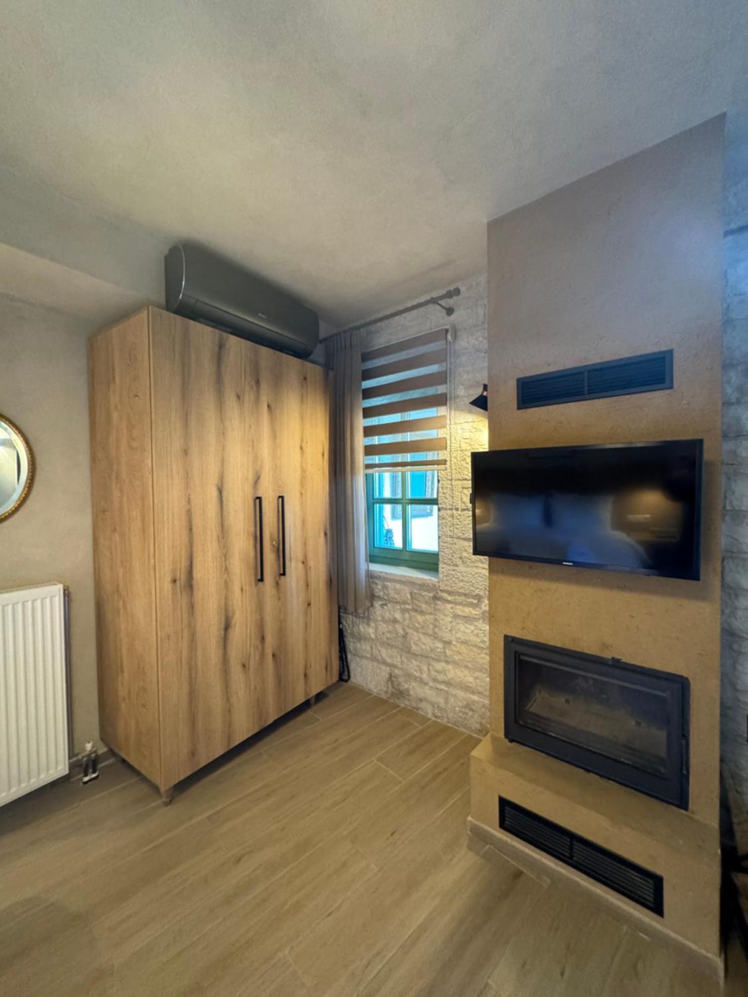 Apartamento Aristi Boutique Stonehouse With Attic Exterior foto